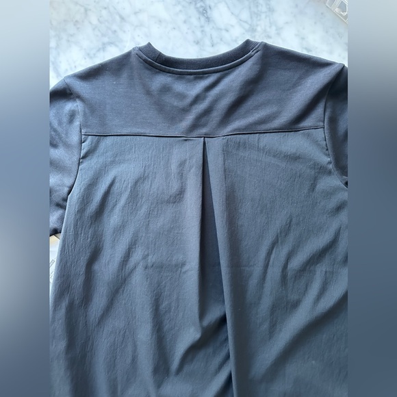 NWT Athleta Black Gallery Tee XSP - Picture 10 of 11
